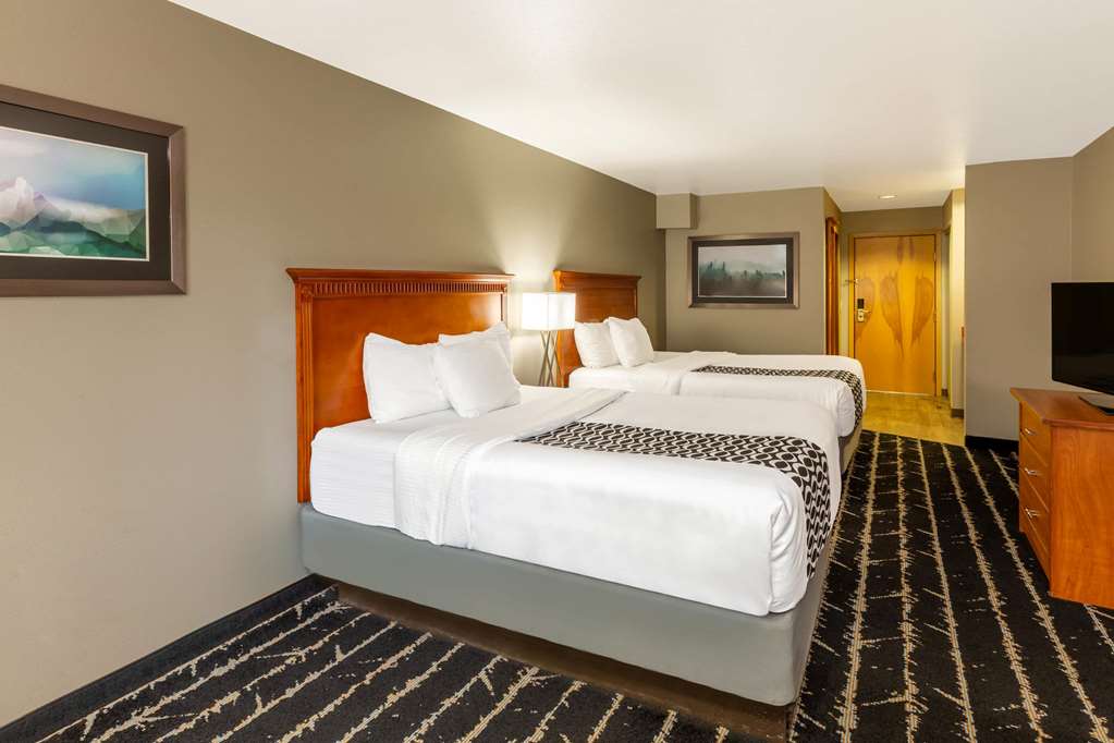 La Quinta Inn & Suites by Wyndham Vancouver - photo 21