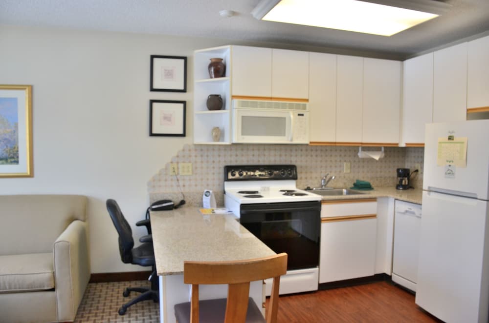 Cresthill Suites Syracuse - photo 17