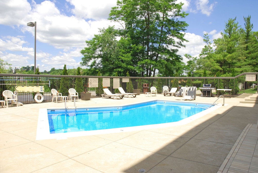 Hampton Inn Bloomington - photo 47