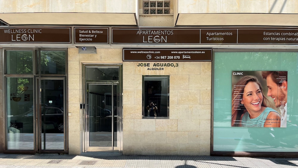 Apartamentos León — 4-Star Luxury Hotel in Leon, Spain