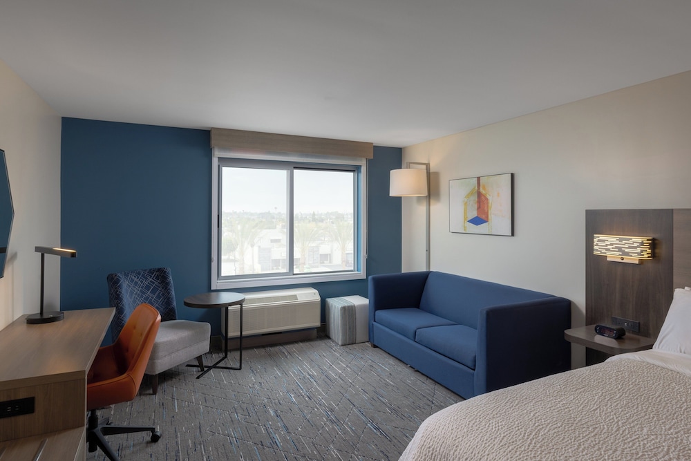 Holiday Inn Express & Suites Hawaiian Gardens by IHG - photo 17