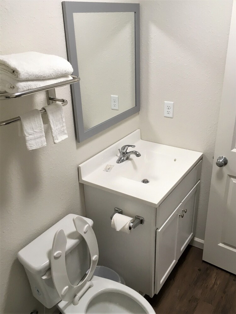 Stay Plus Extended Stay Suites - photo 28