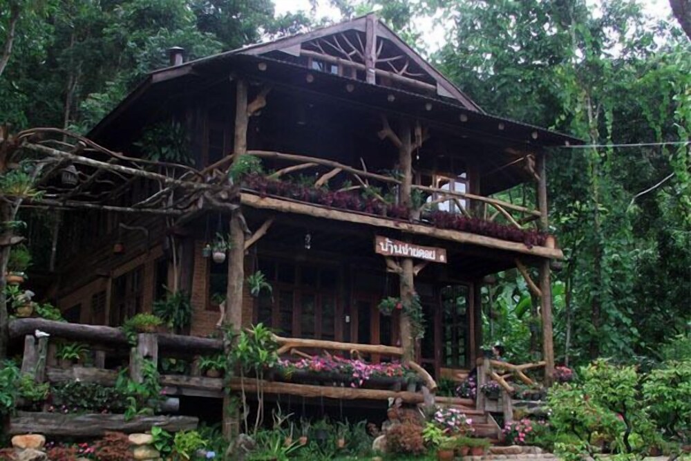 Tharnthong Lodges in Mae On, Thailand