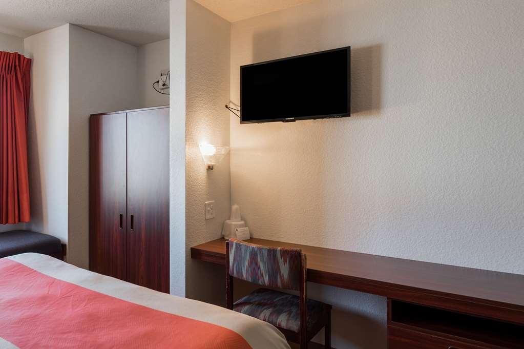 Motel 6 Olathe KS - photo 16