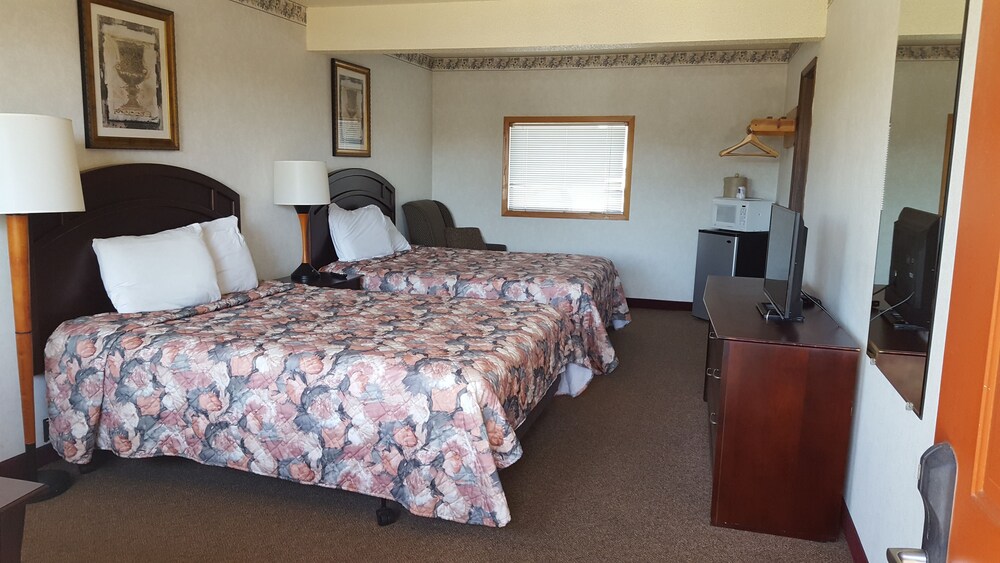 Richland Inn and Suites - photo 15