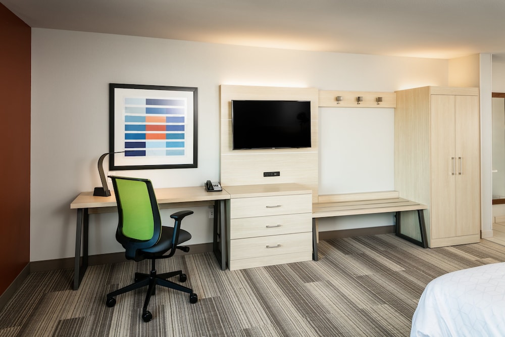 Holiday Inn Express & Suites Bend South by IHG - photo 15