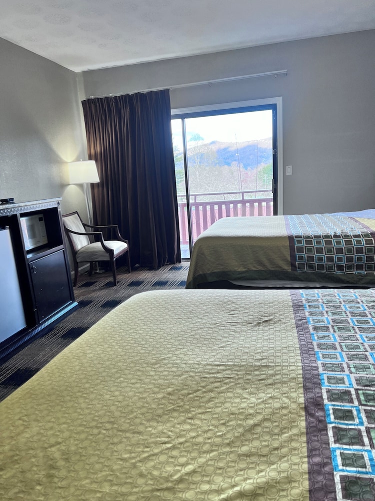 Knights Inn Dillard - photo 24