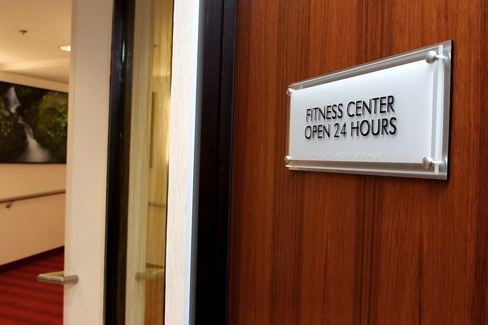 Embassy Suites by Hilton Detroit Metro Airport - photo 31