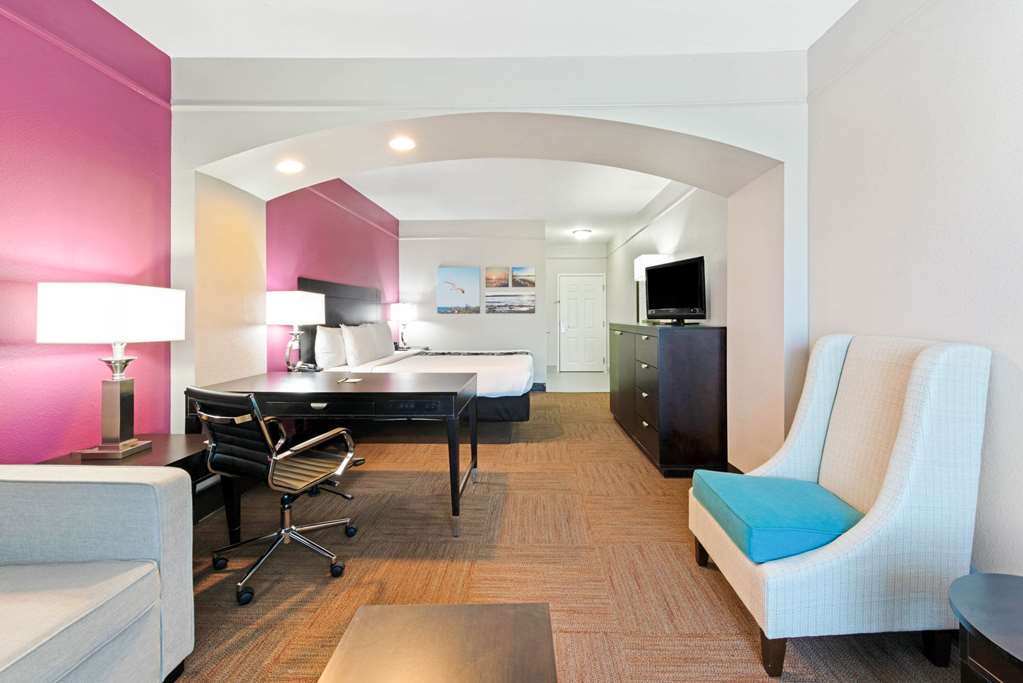 La Quinta Inn & Suites by Wyndham Winnie - photo 22