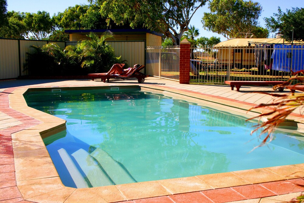 Coral Coast Tourist Park — 4-Star Luxury Hotel in Carnarvon, Australia