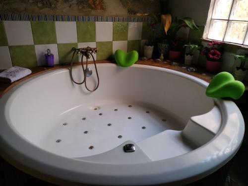 Casa Rustic Suites Jacuzi & Love — 4-Star Luxury Hotel in Chert/Xert, Spain