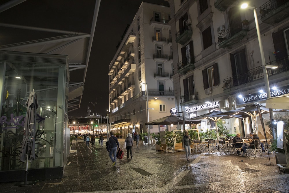 Ideal City Walk - carbon neutral hotel in Naples