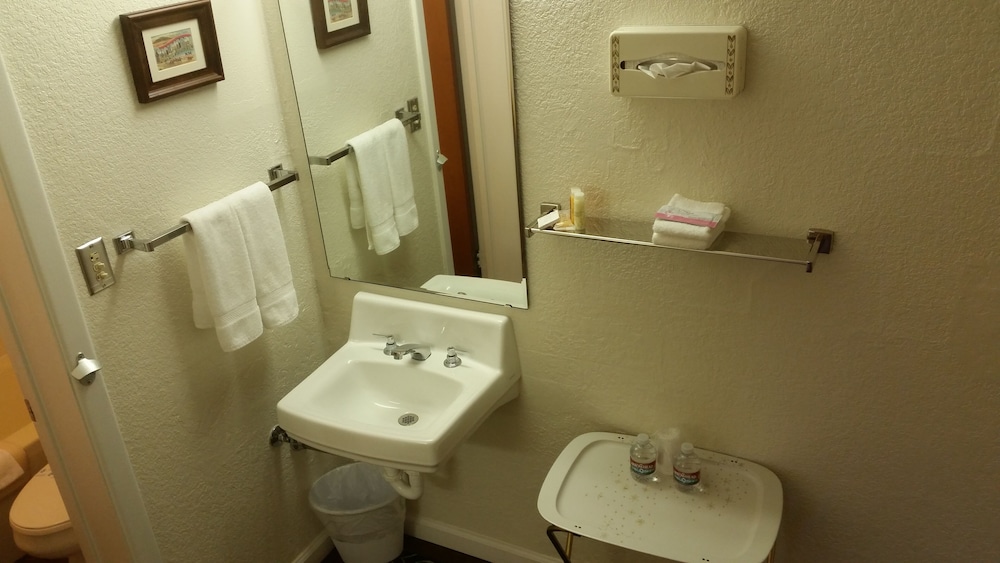 Roadrunner Lodge - photo 29