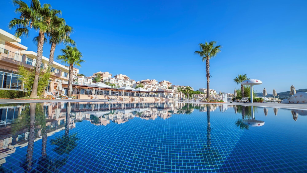 Unique Residence Hotel Golf & Spa — 5-Star Luxury Hotel in Soeke, Turkey