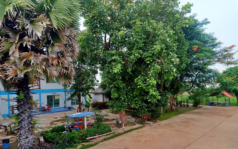 Wangnamkam Riverside Resort — hotel in That Phanom