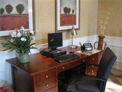 Howard Johnson Normal Bloomington - photo 3