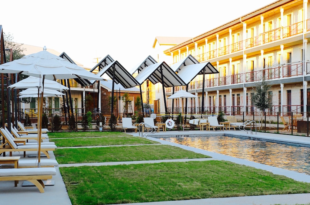 Cavalry Court by Valencia Hotel Collection - photo 36