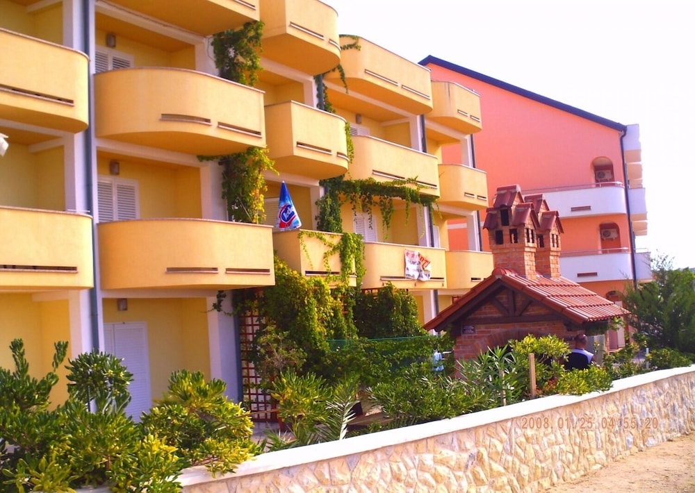 Super 50 m From Pebble Beach A6 Anja 2.kat — hotel in Povljana