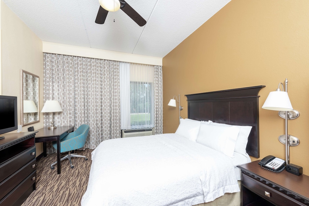 Hampton Inn & Suites Cleveland Airport Middleburg Heights - photo 22