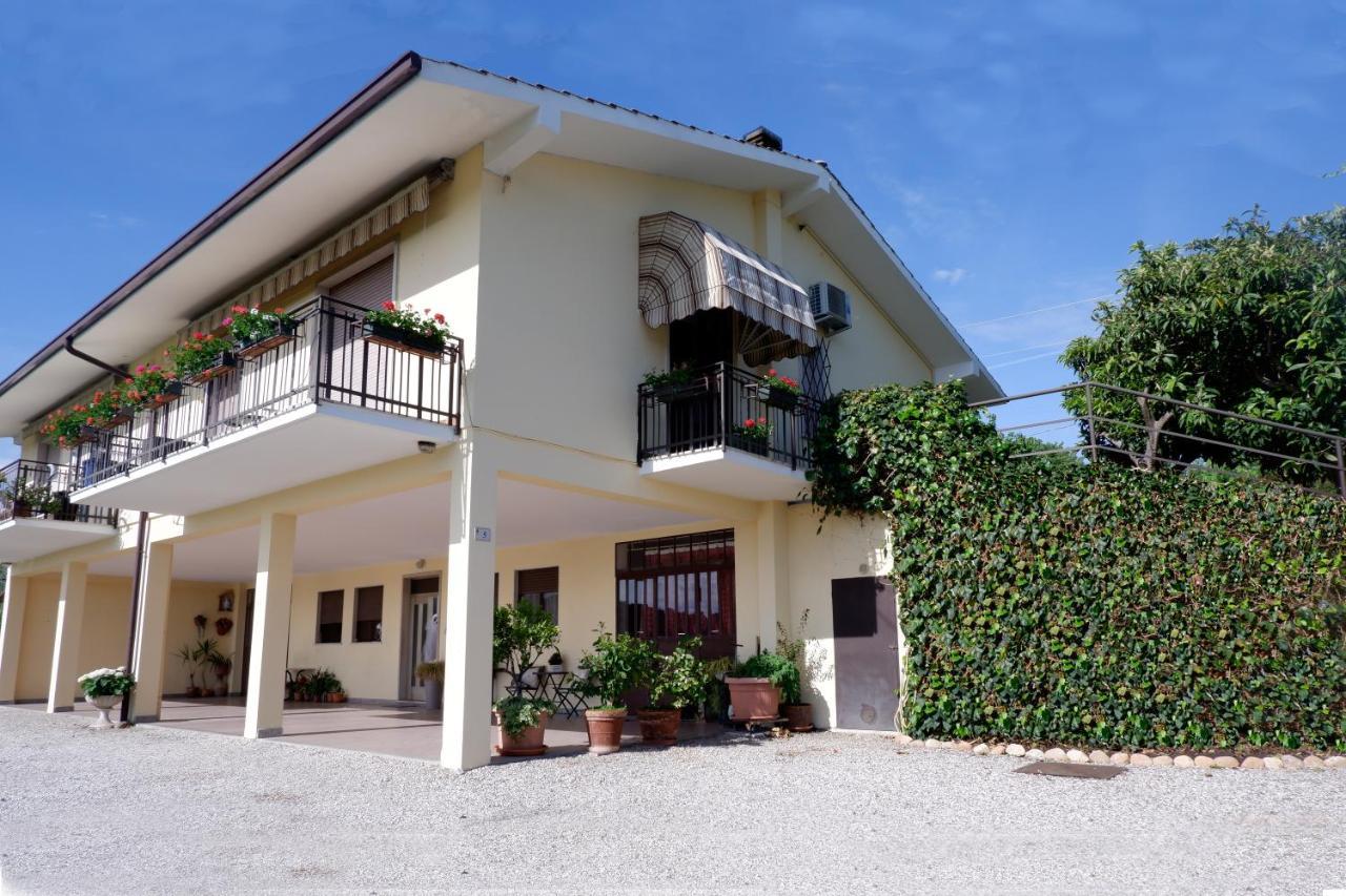 L'edera Appartamento — 4-Star Luxury Hotel in Rivoli Veronese, Italy