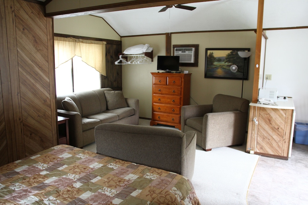 Kennebunk Gallery Motel & Cottages - photo 16