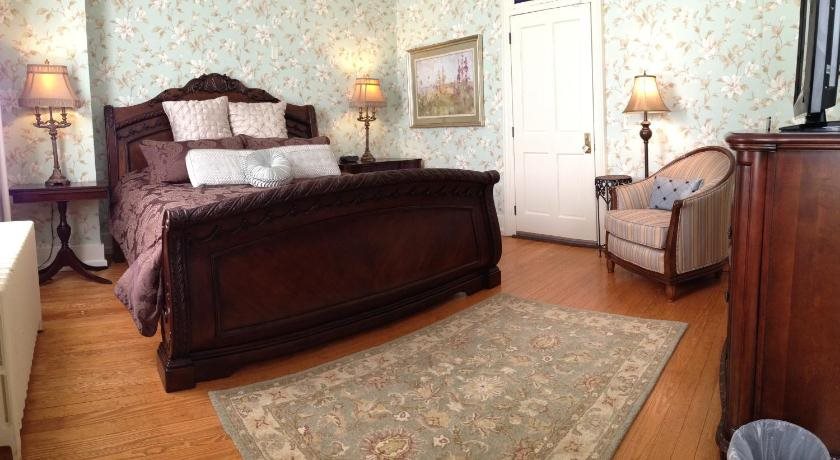 The Patriot House Bed and Breakfast — 4-Star Luxury Hotel in Annville, United States