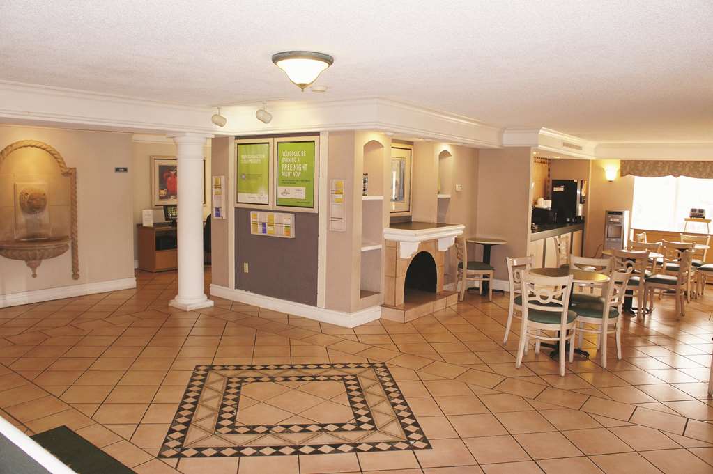 La Quinta Inn by Wyndham Kansas City Lenexa - photo 7