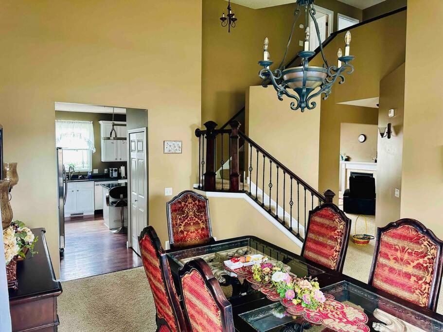 The Falmouth Villa with Peloton Bike — 4-Star Luxury Hotel in Shakopee, United States