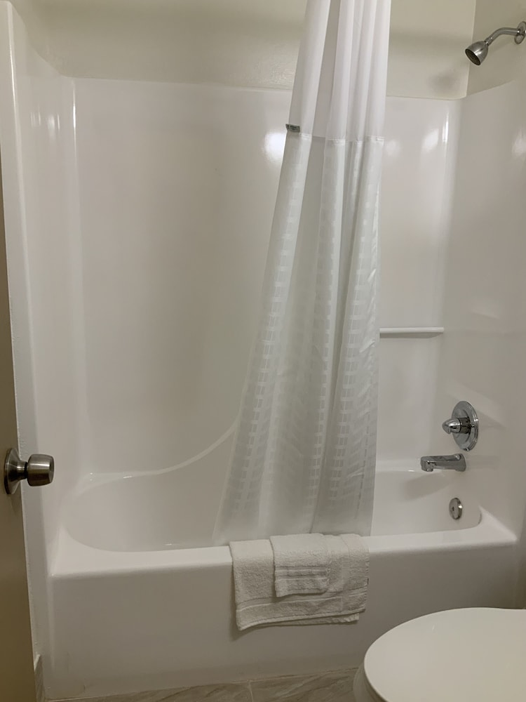Days Inn by Wyndham Troy IL - photo 6