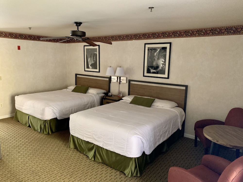Yosemite View Lodge - photo 7