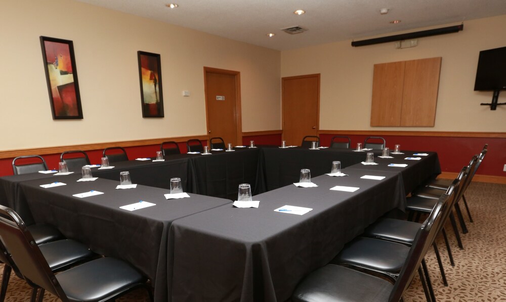 Sterling Hotel and Suites - photo 38