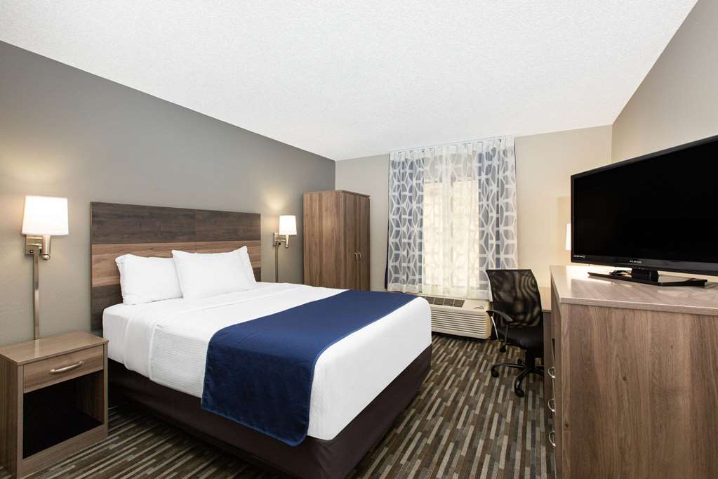 Days Inn & Suites by Wyndham Wisconsin Dells - photo 9