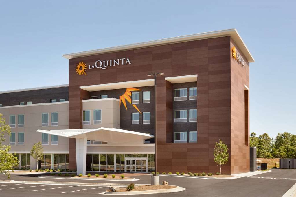 La Quinta Inn & Suites by Wyndham Braselton - photo 3
