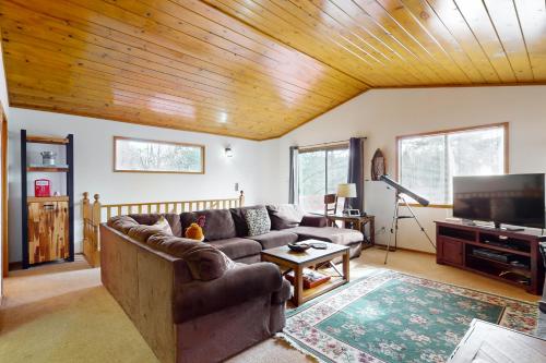 Victoria Court Vacation in Lake Arrowhead, United States