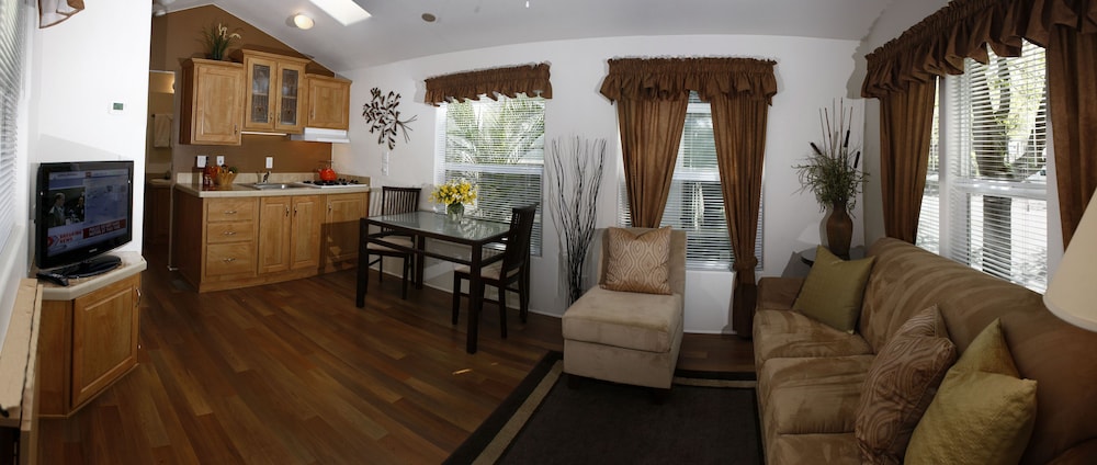 Arden Acres Executive Suites and Cottages - photo 15