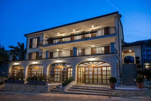 Villa Klaric Apartments — 4-Star Luxury Hotel in Lovran, Croatia