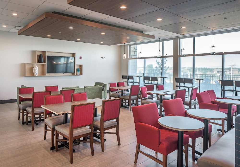 Holiday Inn Express & Suites West Omaha Elkhorn by IHG - photo 15
