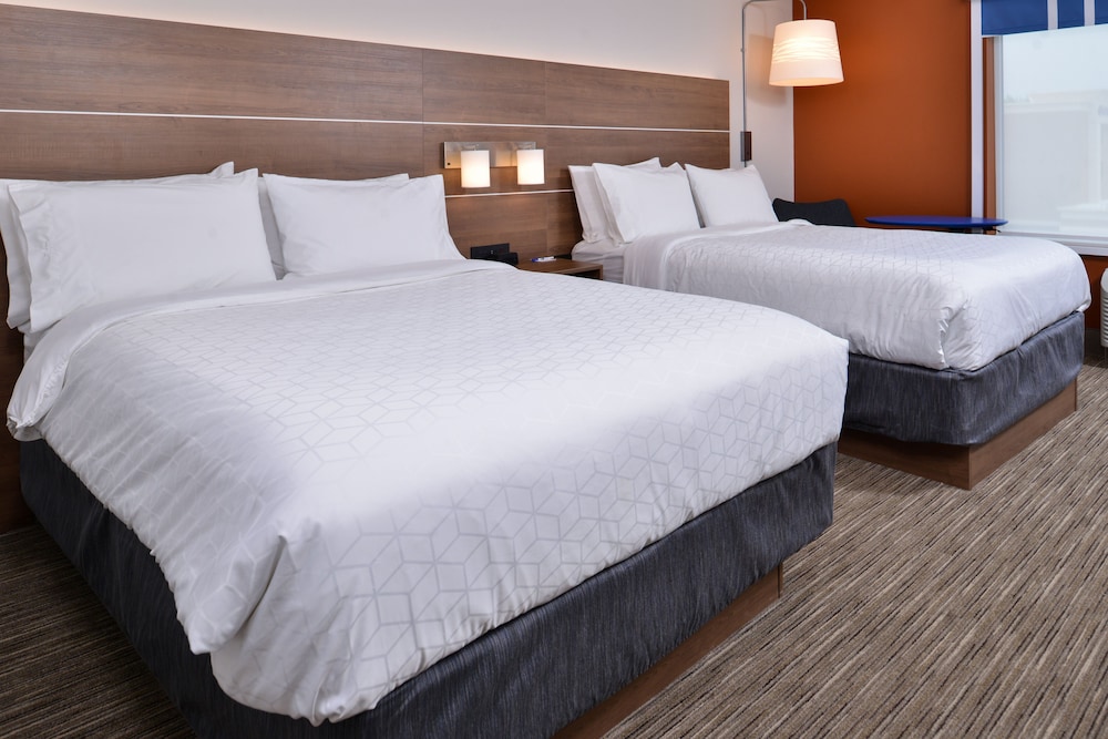 Holiday Inn Express & Suites Marshalltown by IHG - photo 16
