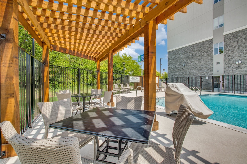 Holiday Inn Express & Suites Denton South by IHG - photo 43