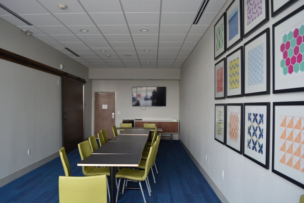 Holiday Inn Express & Suites Liberal by IHG - photo 39