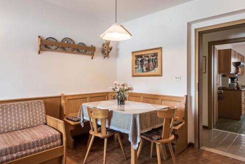Große Gartenwohnung Haus Forelle — 4-Star Luxury Hotel in Selva, Italy