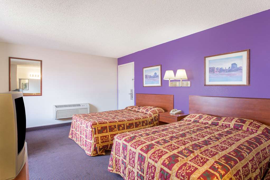 Knights Inn Phoenix at N Black Canyon Hwy - photo 12