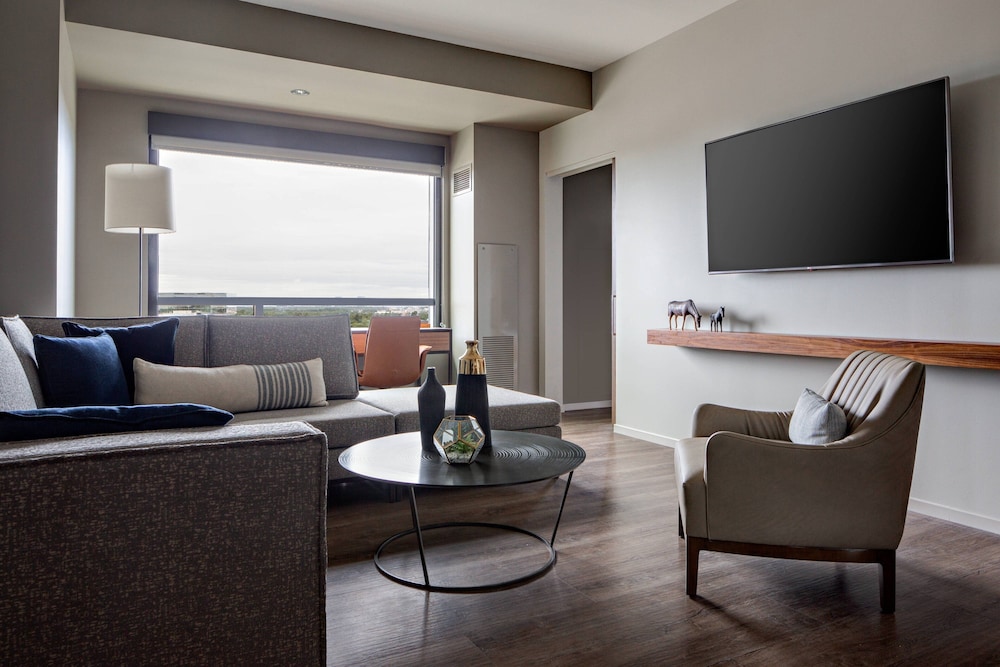 Houston Cityplace Marriott at Springwoods Village - photo 17