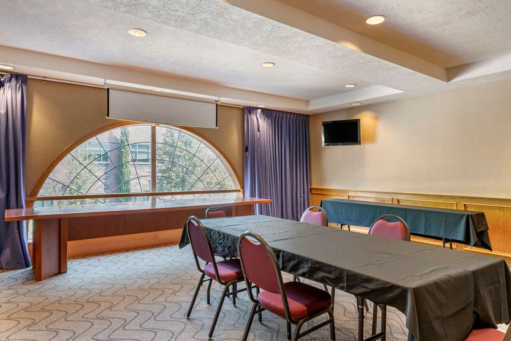 Comfort Suites Salem - photo 39