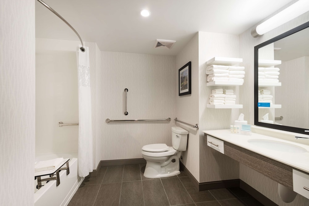 Hampton Inn & Suites Miami Wynwood Design District - photo 29