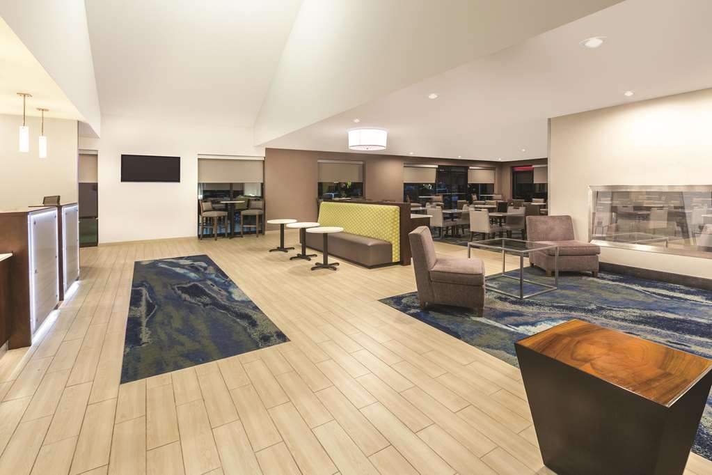 La Quinta Inn & Suites by Wyndham Philadelphia Airport - photo 6