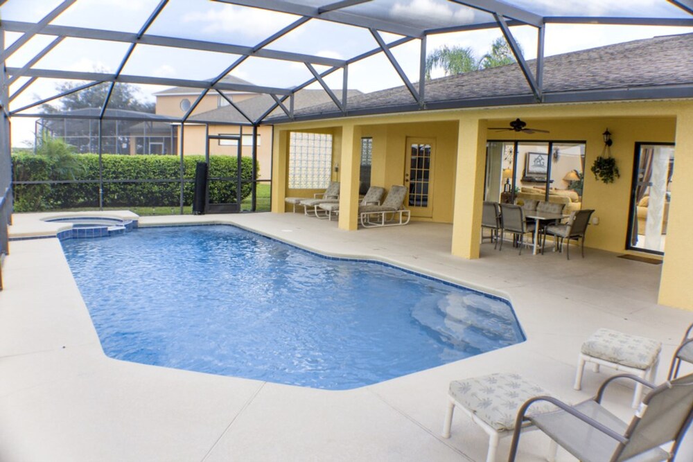 Legacy Park The Estates 247 — hotel in Davenport