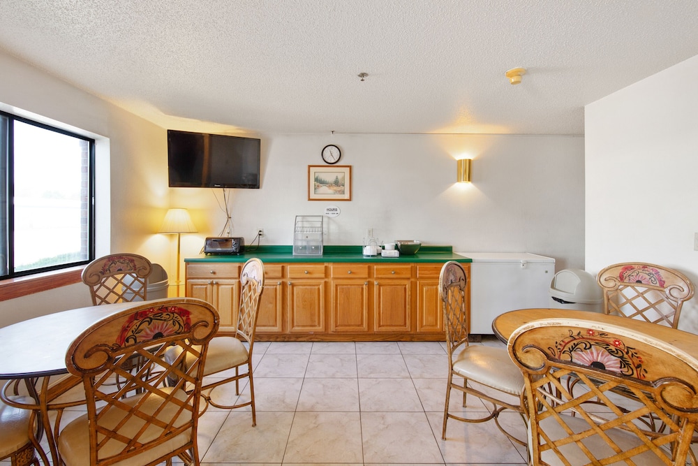 Oyo Hotel Portage I 94 - photo 28