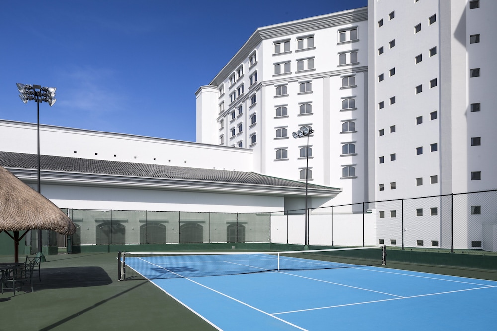 Tennis court