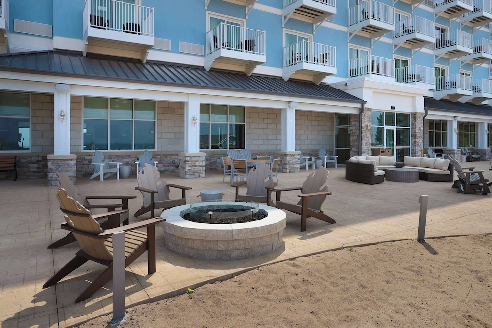 Hampton Inn & Suites Manistee Waterfront - photo 46